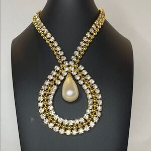 Elegant Gold Rhinestone and Pearl Necklace